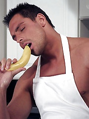 Chef Marcello gets so horny when he cooks that he has to masturbate