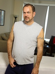 Sexy daddy bear Stephen Edwards loves a massage with a happy ending