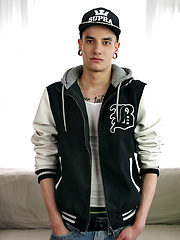 Look at this hot boy London Carrera